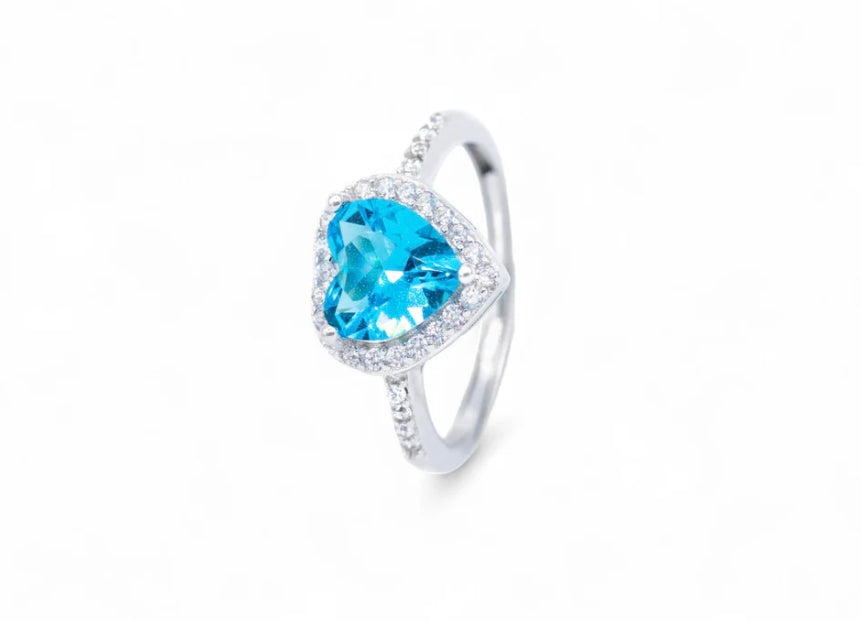 Anello Cuore con Contorno di Zirconi (AN008)