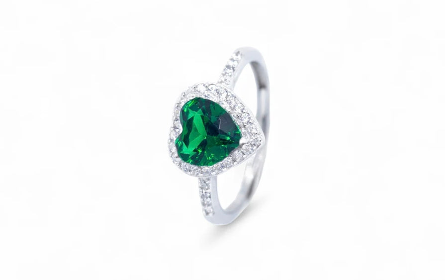 Anello Cuore con Contorno di Zirconi (AN008)
