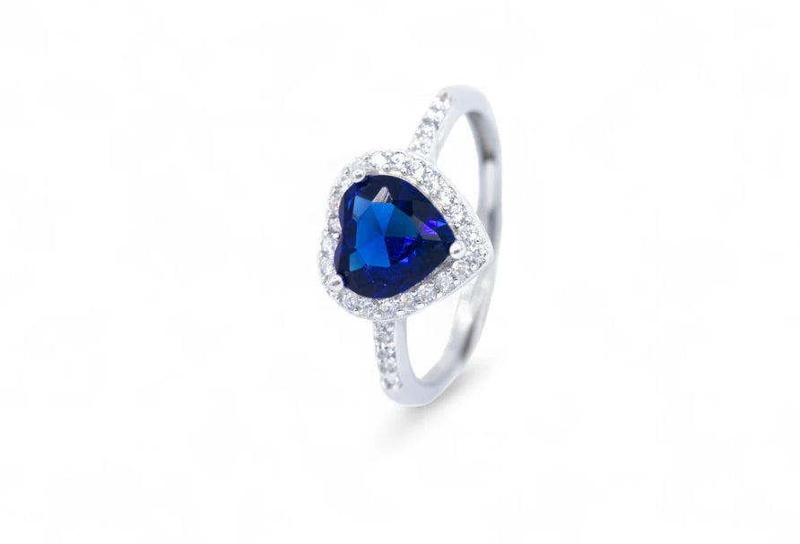 Anello Cuore con Contorno di Zirconi (AN008)